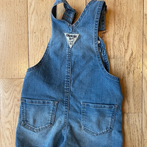2T Girls Osh Kosh B’Gosh Denim Short Overalls with Embroidery - Picture 4 of 5